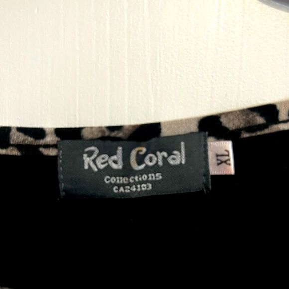 Bat winged ladies top black with animal print - Picture 5 of 5